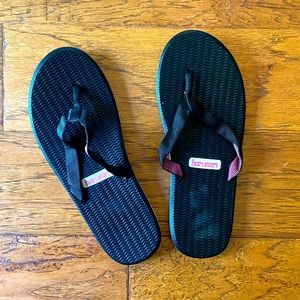 Hari Mari black flip flops